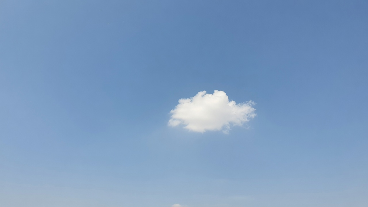 窗外晴空